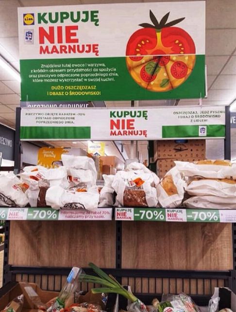 超市竟售過期食品，顧客為何紛紛點贊？背后的責任與創新